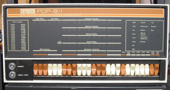 PDP-8i FrontPanel 720px.jpg
